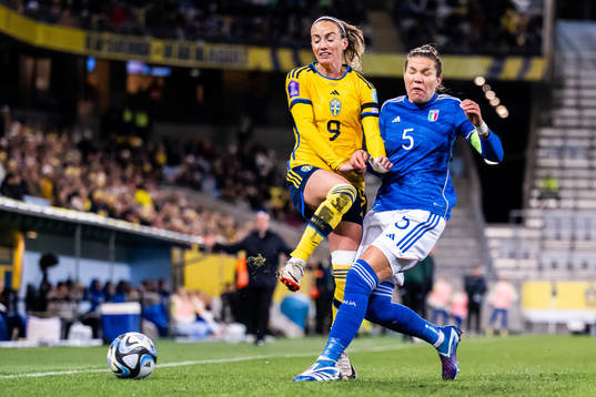 Kosovare Asllani of Sweden and Elena Linari of Italy