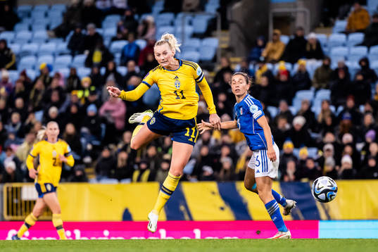 Stina Blackstenius of Sweden and Sara Gama of Italy