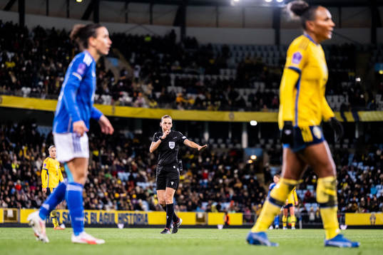 Referee Stéphanie Frappart