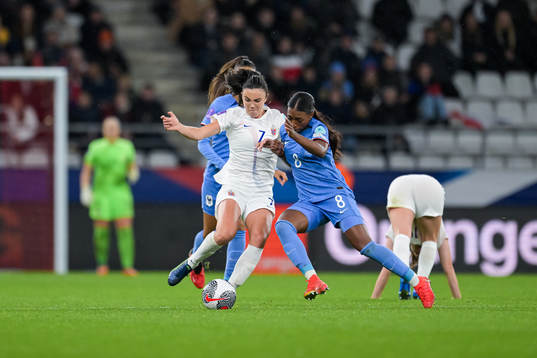 Ingrid Syrstad Engen of Norway and Grace Geyoro of France