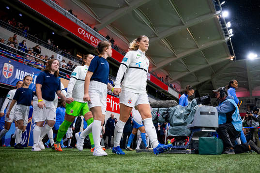 Maren Mjelde of Norway enters the pitch