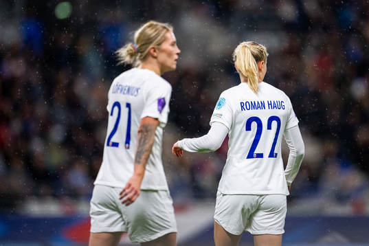 Mimmi Löfwenius and Sophie Román Haug of Norway