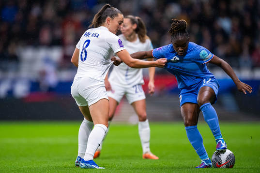 Vilde Bøe Risa of Norway and Sandy Baltimore of France