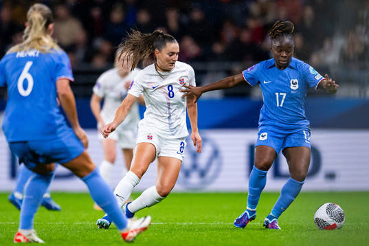 Vilde Bøe Risa of Norway and Sandy Baltimore of France