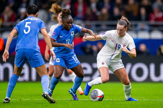 Sandy Baltimore of France and Elisabeth Terland of Norway