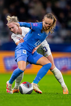 Thea Bjelde of Norway and Julie Dufour of France