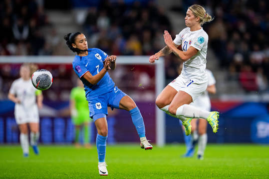 Sakina Karchaoui of France and Mimmi Löfwenius of Norway