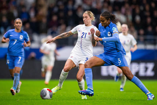 Mimmi Löfwenius of Norway and Wendie Renard of France