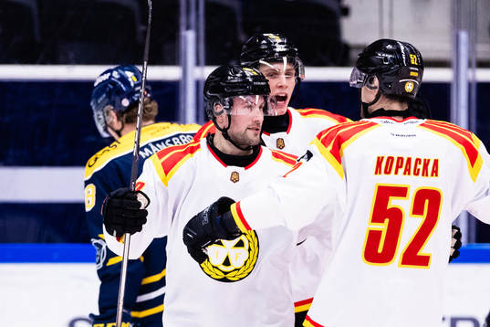 Brynäs Johan Larsson jublar
