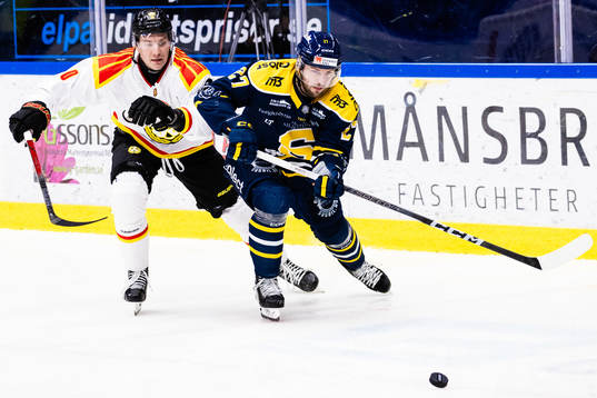 Brynäs Miks Indrasis och Södertäljes Daniel Norbe
