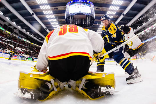 Brynäs målvakt Anders Lindbäck och Södertäljes Ludwig