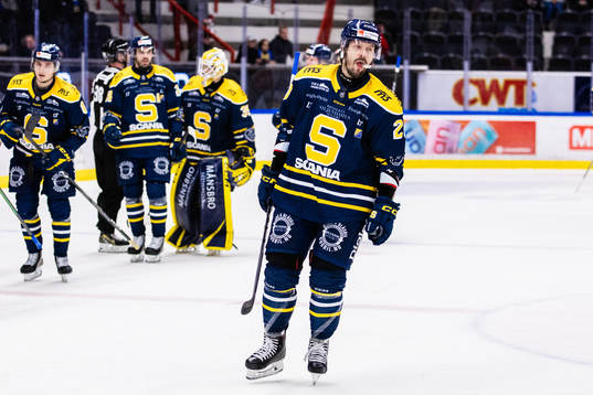 under ishockeymatchen i Hockeyallsvenskan mellan
