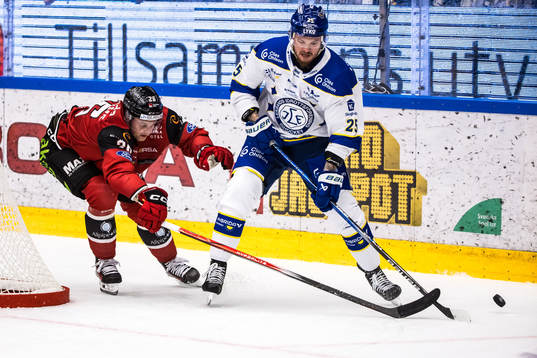 Malmö Redhawks Teemu Kivihalme och Leksands Lucas Elvenes