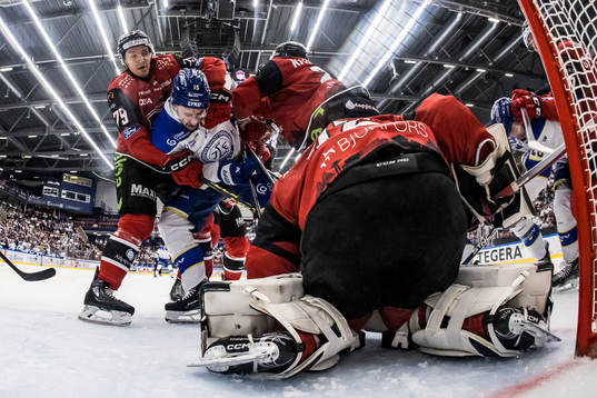 Malmö Redhawks Jakub Galvas och Leksands Max Veronneau
