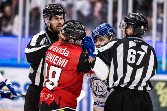 Malmö Redhawks Lauri Pajuniemi och Leksands Marcus Karlberg