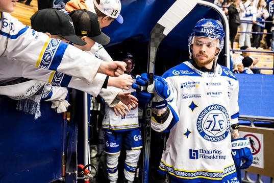 Leksands Lucas Elvenes innan ishockeymatchen i SHL mellan