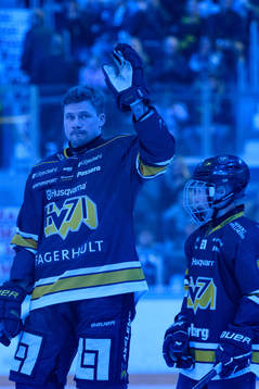 HV71s Simon Önerud innan ishockeymatchen i SHL mellan HV71