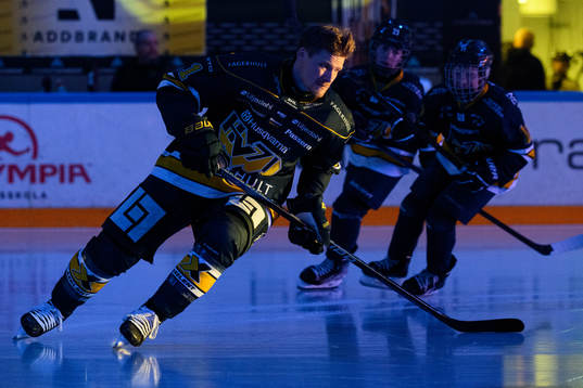 HV71s Simon Önerud innan ishockeymatchen i SHL mellan HV71