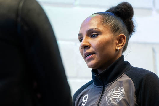 Madelen Janogy i mixade zonen
