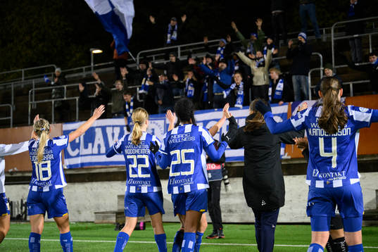 IFK Göteborgs spelare jublar