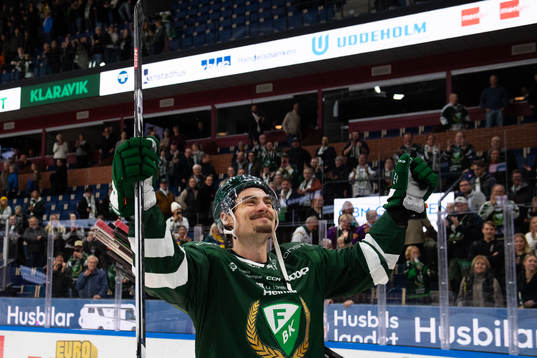 Färjestads David Tomasek jublar