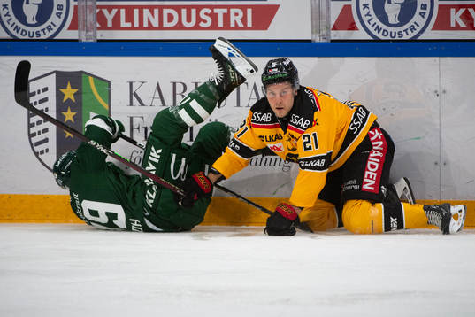 Färjestads Linus Johansson och Luleås Juhani Tyrväinen