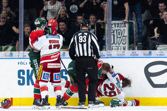 Frölundas Gustav Rydahl i fight med MoDos Mikkel Aagaard
