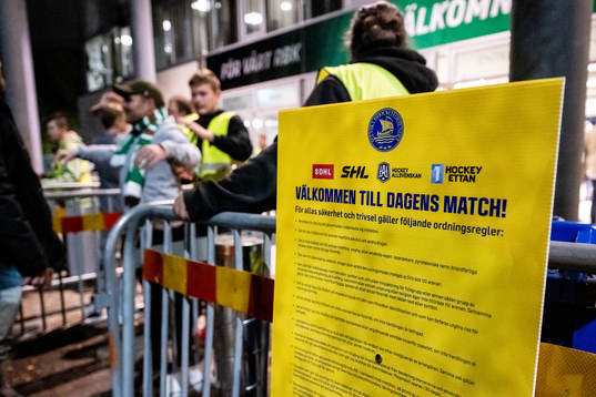 En skylt med ordningsregler för publiken