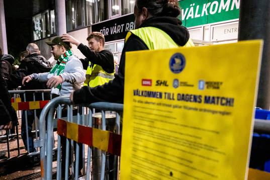 En supporter blir visiterad