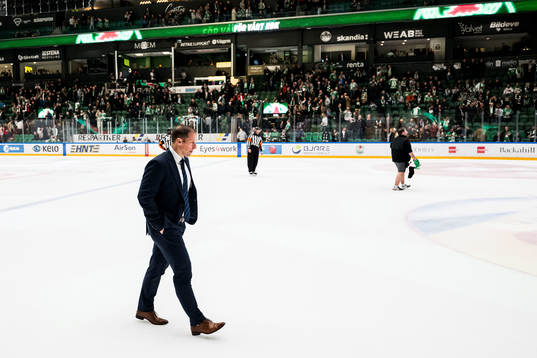 Rögles tränare Cam Abbott deppar