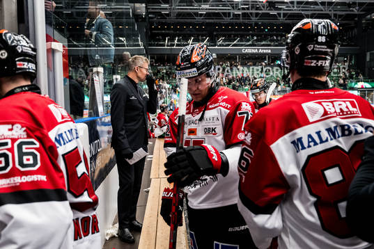 Örebros tränare Johan Hedberg deppar
