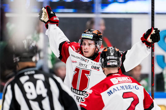 Örebros Mathias Bromé jublar