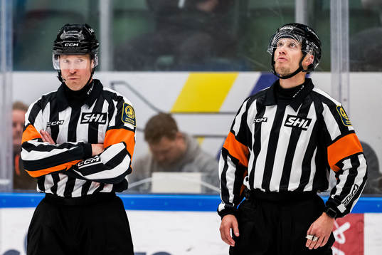Domare Tobias Björk och Domare Andreas Harnebring