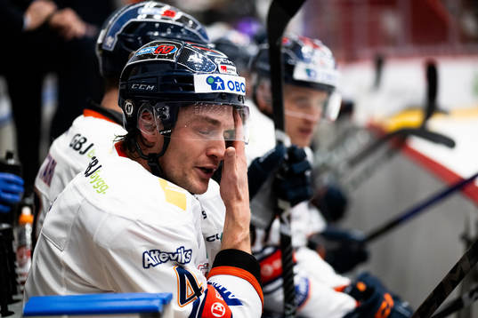 Växjös Keegan Lowe deppar