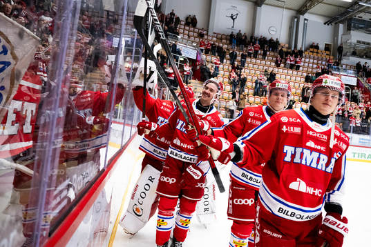 Timrås Panu Mieho jublar
