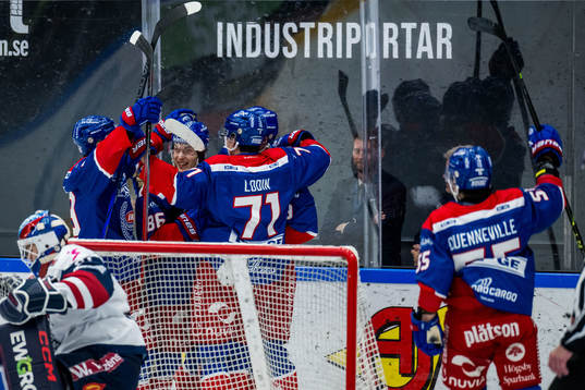IK Oskarshamns Ahti Oksanen jublar