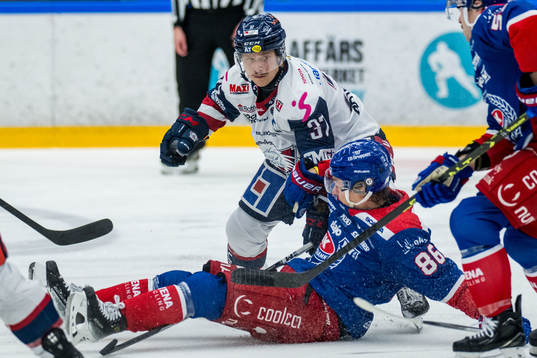 Linköping HCs Jesper Pettersson och IK Oskarshamns Lukas