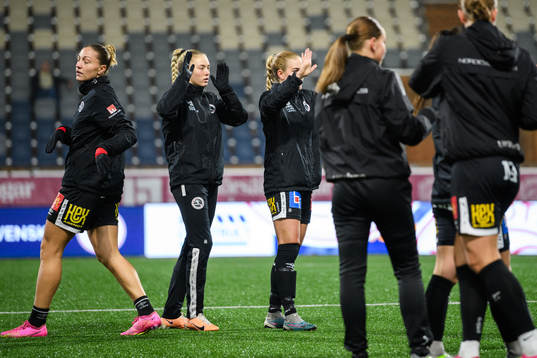 Örebros spelare värmer upp