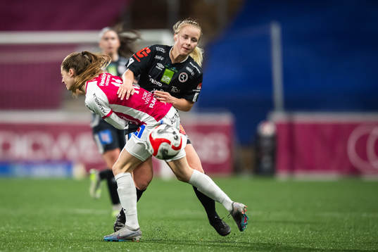 IK Uppsalas Charléne Nowotny och Örebros Sara Ikonen