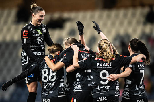 Örebros Jenny-Julia Danielsson jublar