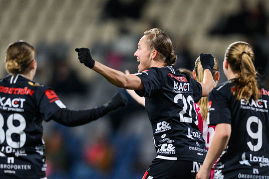 Örebros Jenny-Julia Danielsson jublar