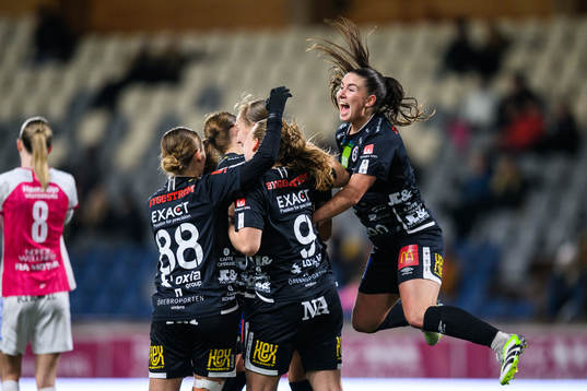 Örebros spelare jublar