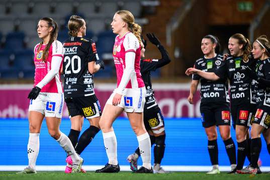 IK Uppsalas Emilia Hjertberg och Thindra Mattsson deppar