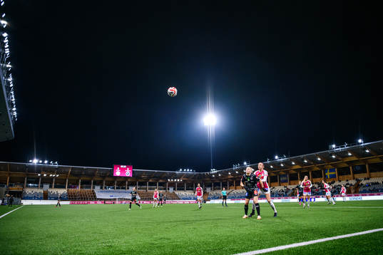 Örebros Ida Björnberg och IK Uppsalas Taryn Ries