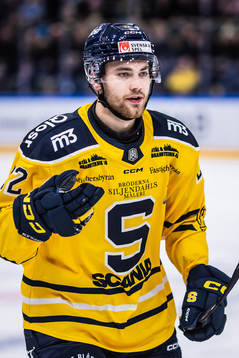Södertäljes Jacob Bjerselius jublar
