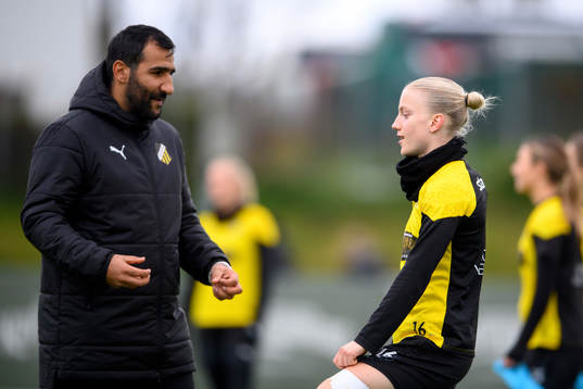 tränare Mak Lind och Anna Sandberg