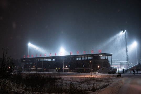 Exteriör av Jämtkraft Arena i snö