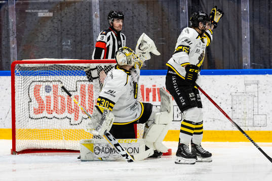 AIKs målvakt Tobias Normann har ont