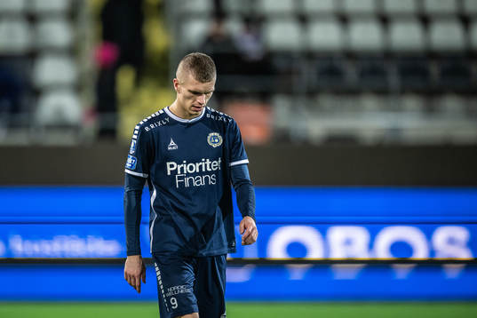 Utsiktens Lucas Hedlund deppar efte fotbollsmatchen i