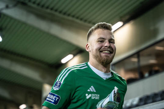 Gefles målvakt Robin Wallinder jublar